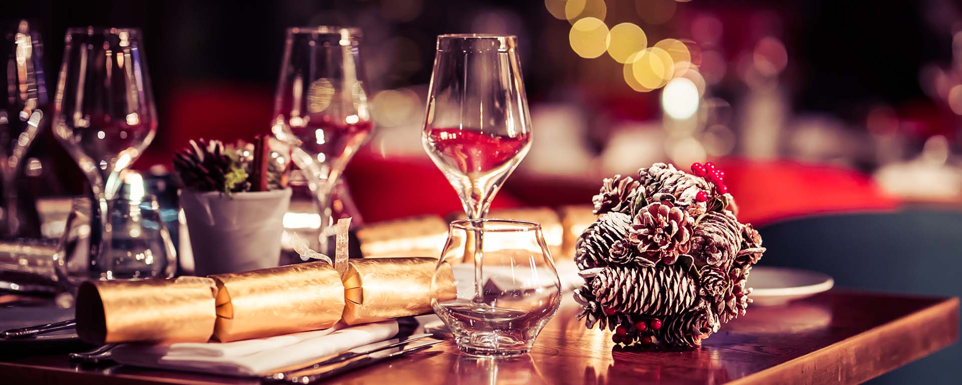Christmas table setting with crackers